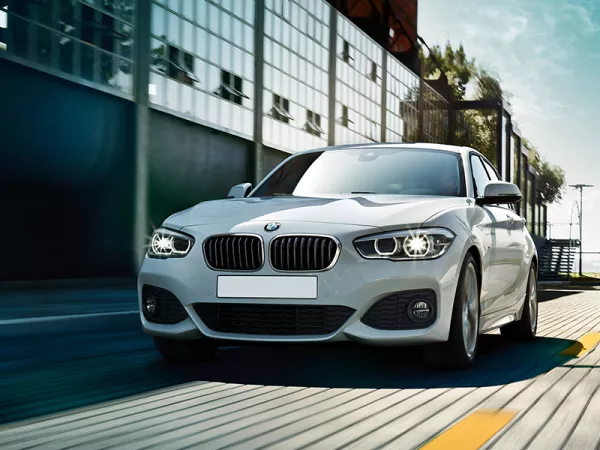 Dịch vụ thay Kính chắn gió xe BMW 118i tận nơi